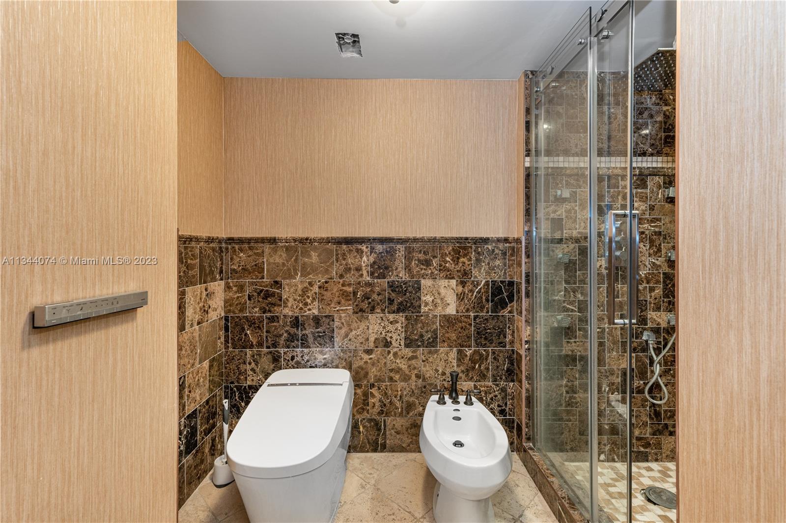 THE LANDMARK CONDO - Residential