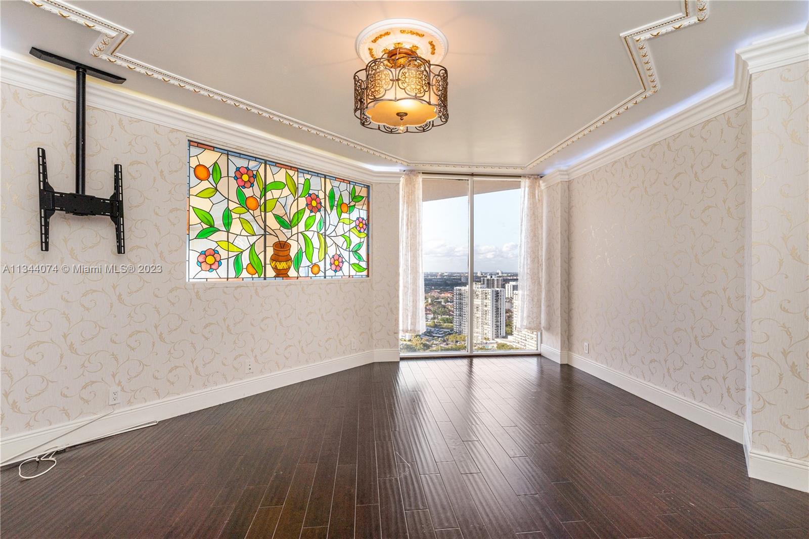 THE LANDMARK CONDO - Residential