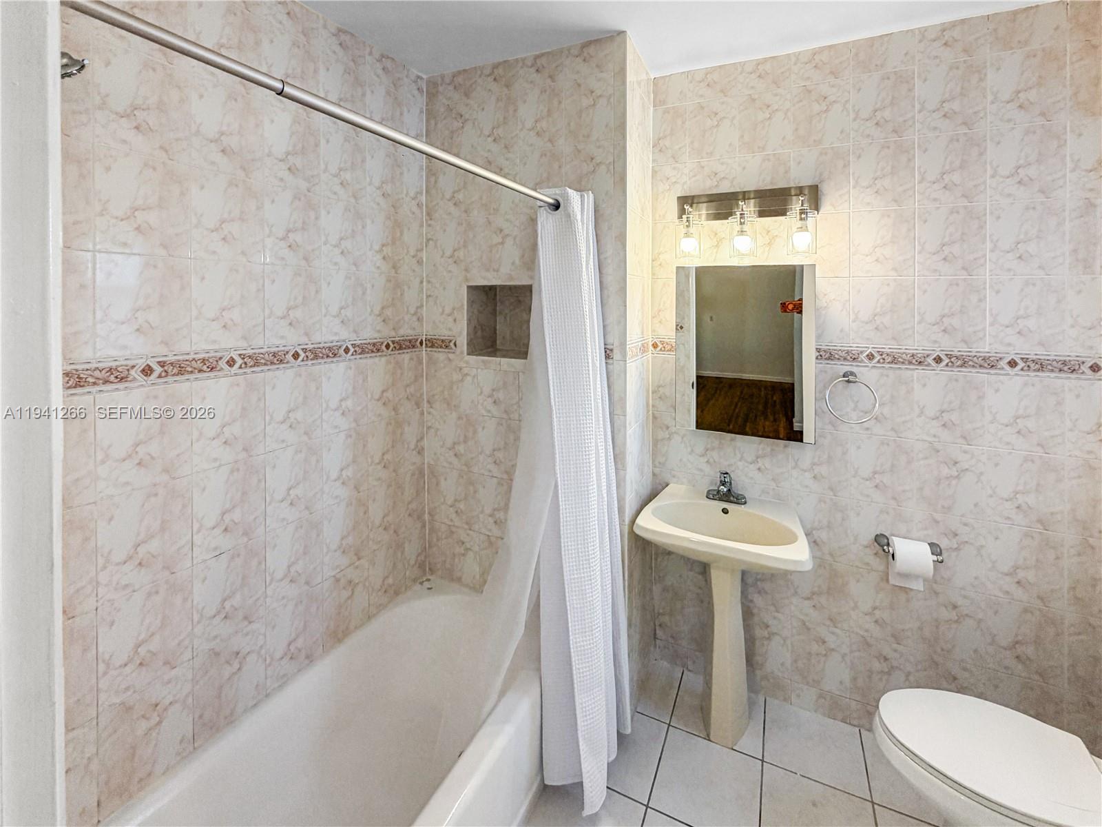 BRICKELL ESTATES - Residential Lease