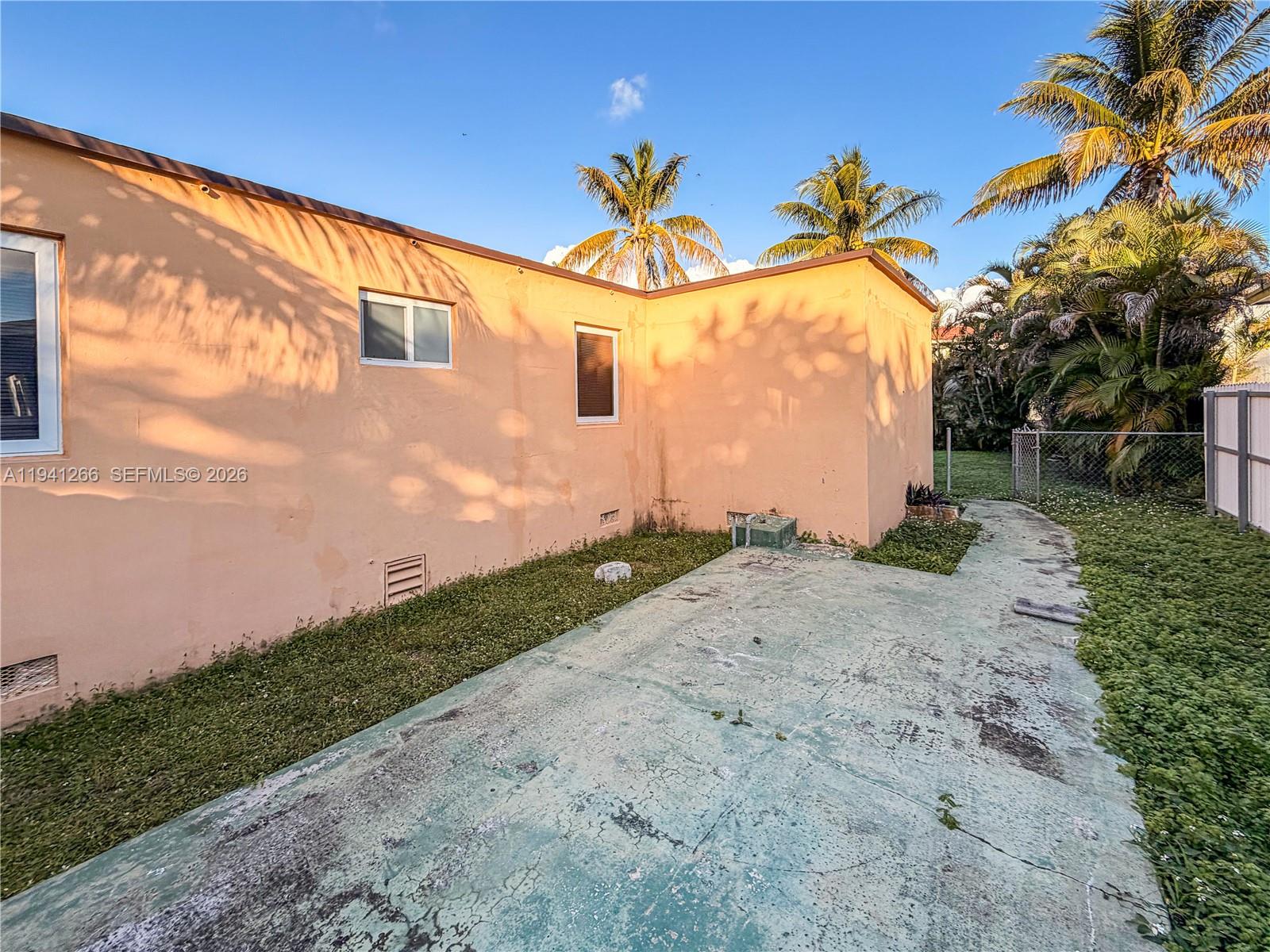 BRICKELL ESTATES - Residential Lease