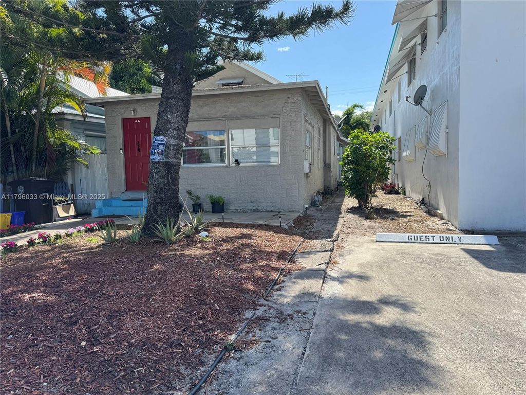 Photo of 225 N K St #4, Lake Worth, FL 33460 (MLS # A11796033)