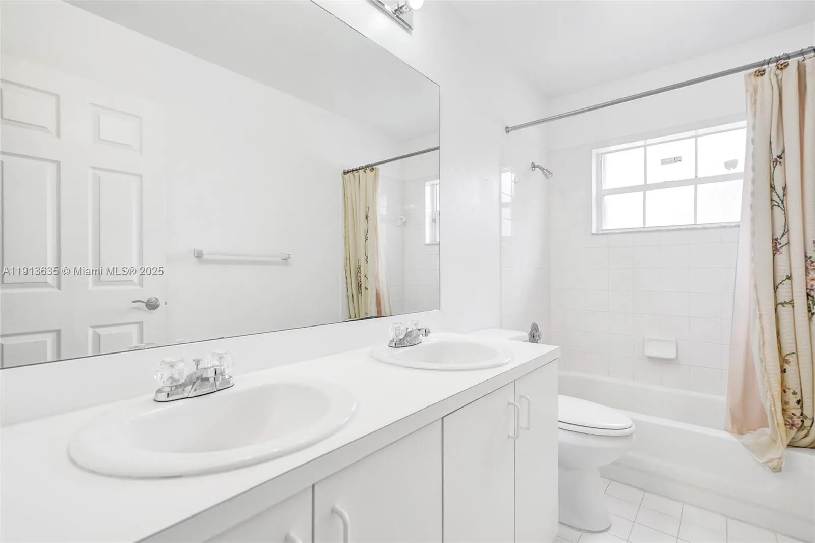 Miami, Florida 33193, United States, 4 Bedrooms Bedrooms, ,2 BathroomsBathrooms,Residential,Active,244815