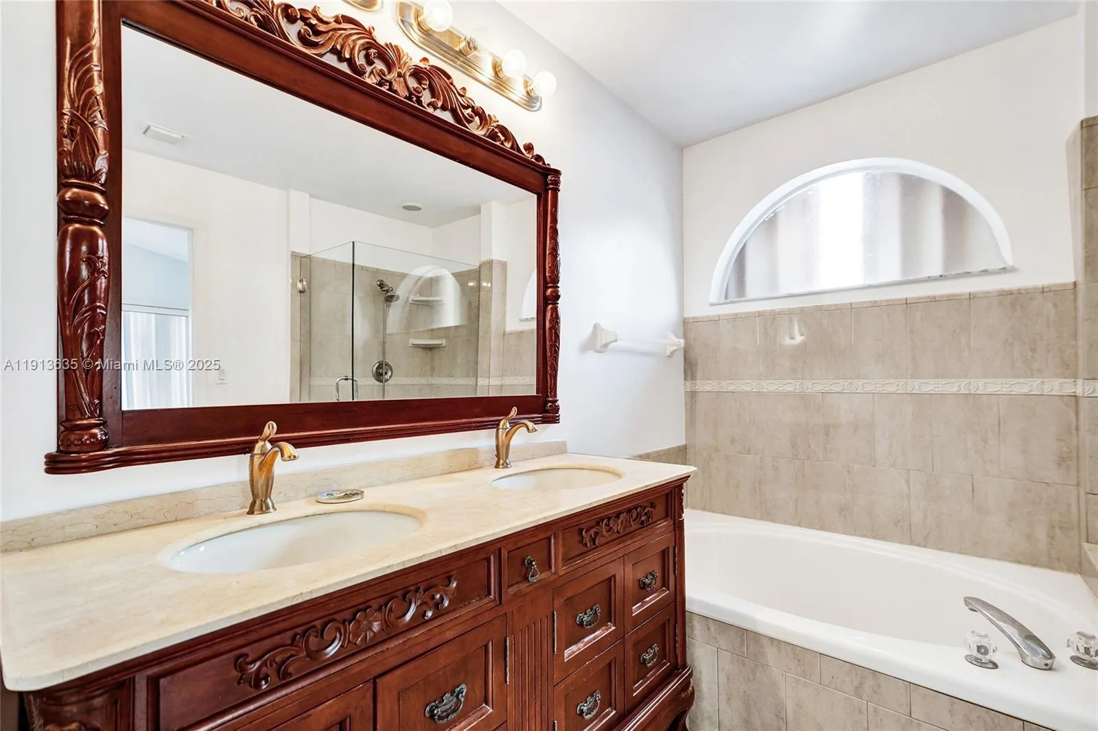 Miami, Florida 33193, United States, 4 Bedrooms Bedrooms, ,2 BathroomsBathrooms,Residential,Active,244815