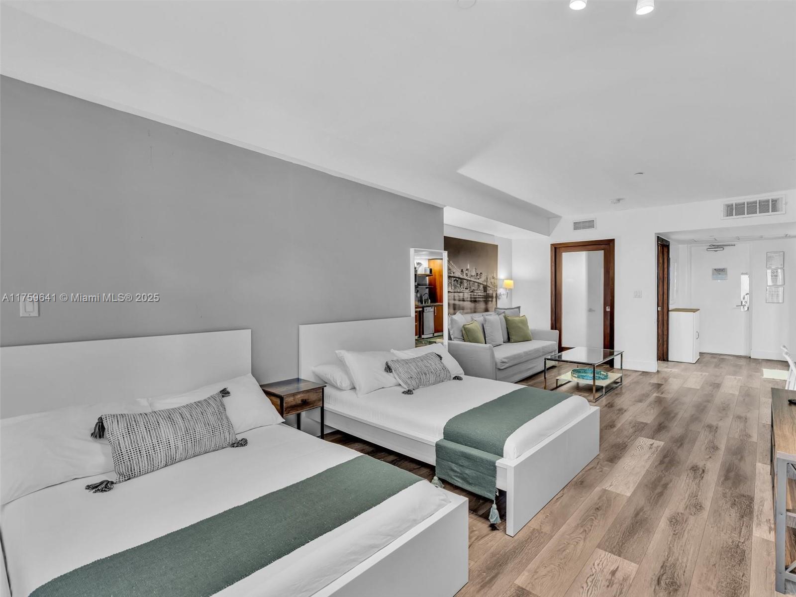 THE STRAND ON OCEAN DRIVE - Residential