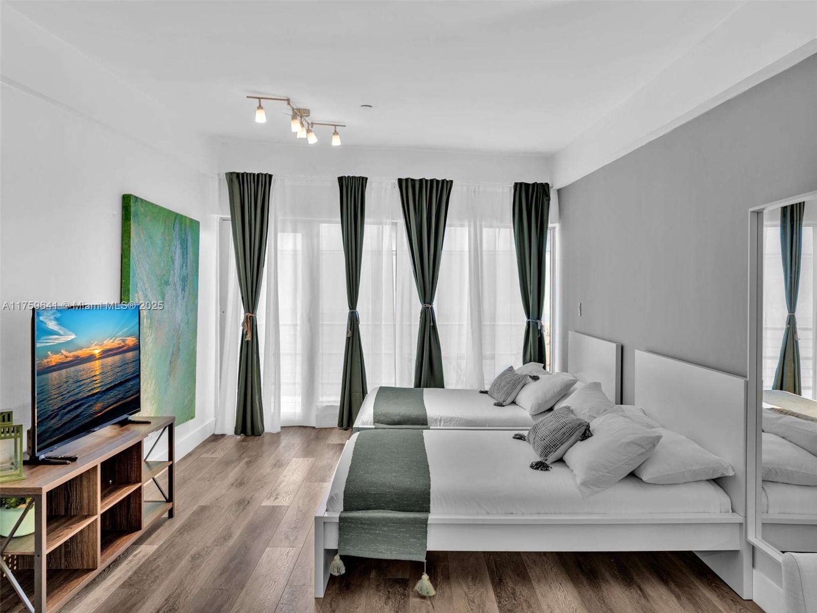 THE STRAND ON OCEAN DRIVE - Residential