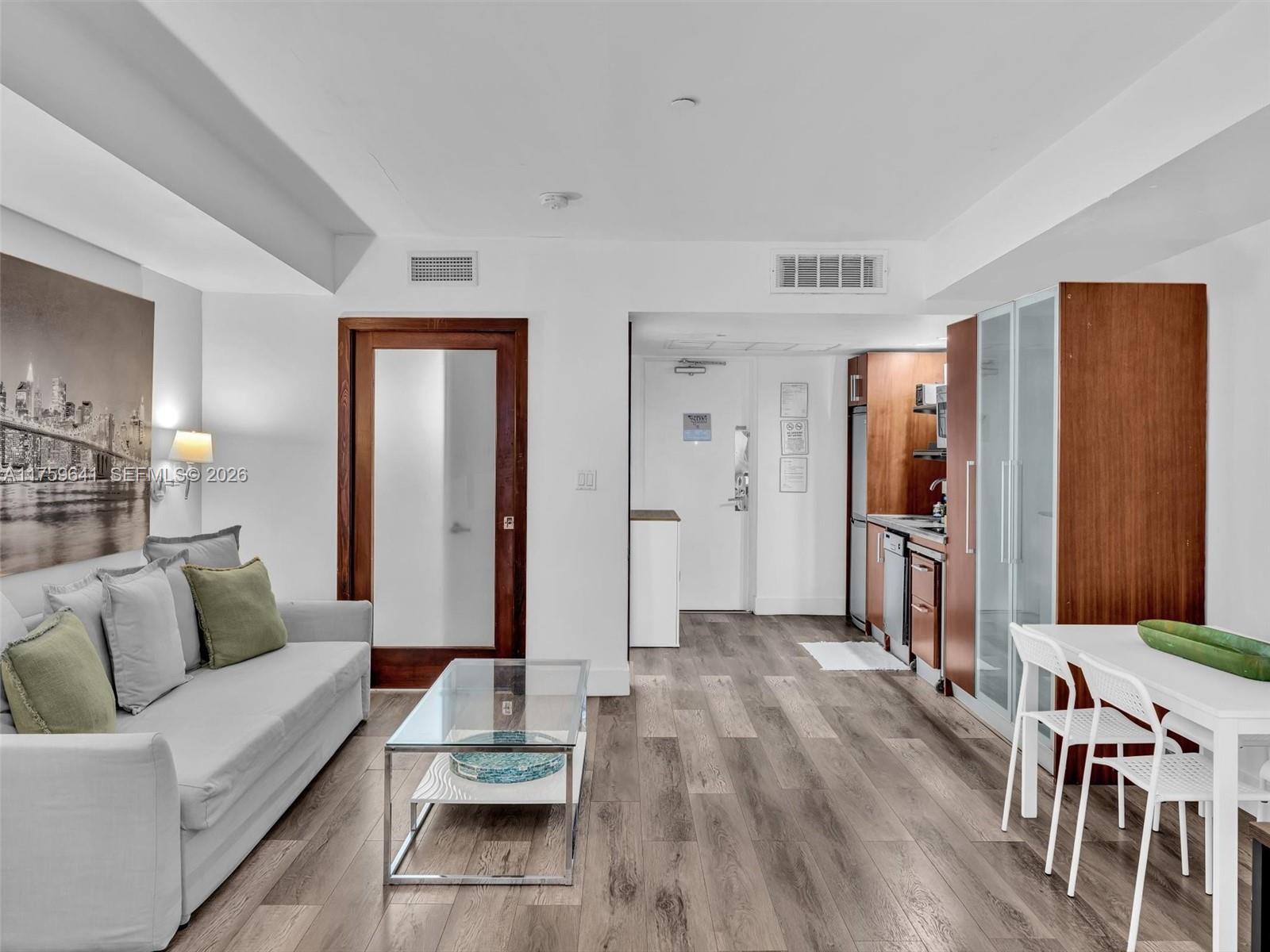 THE STRAND ON OCEAN DRIVE - Residential