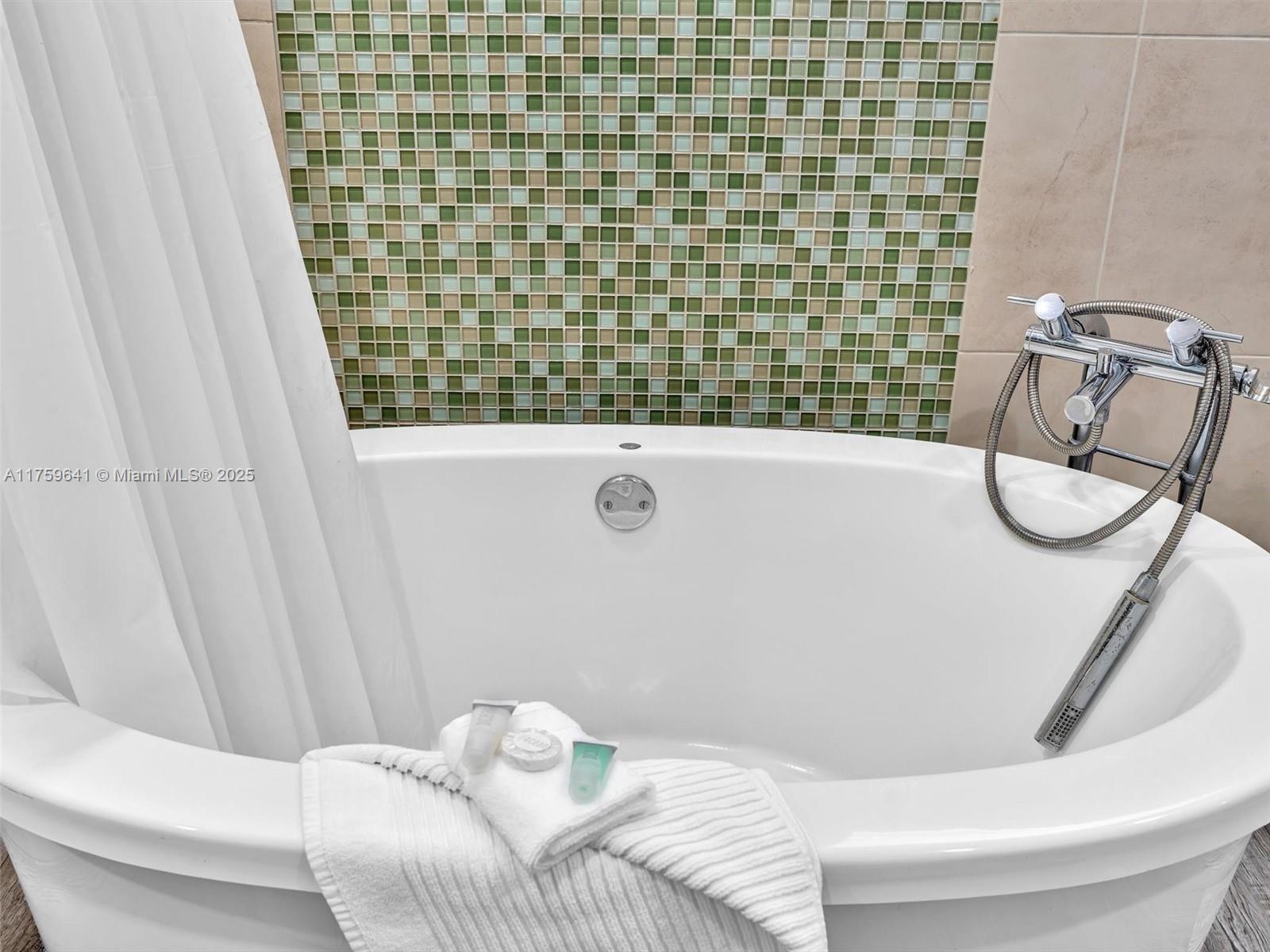 THE STRAND ON OCEAN DRIVE - Residential