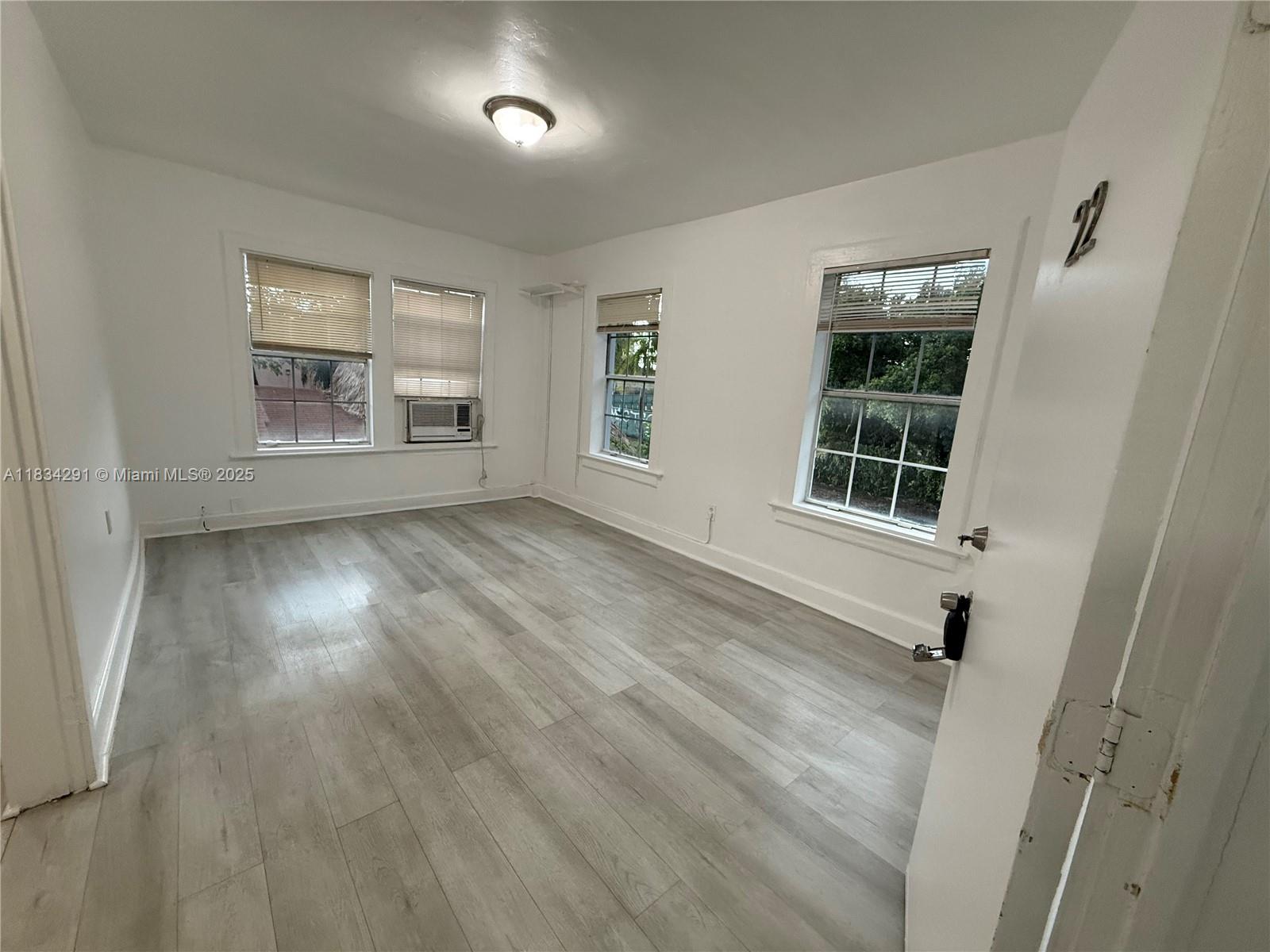 177 NE 50th St 22