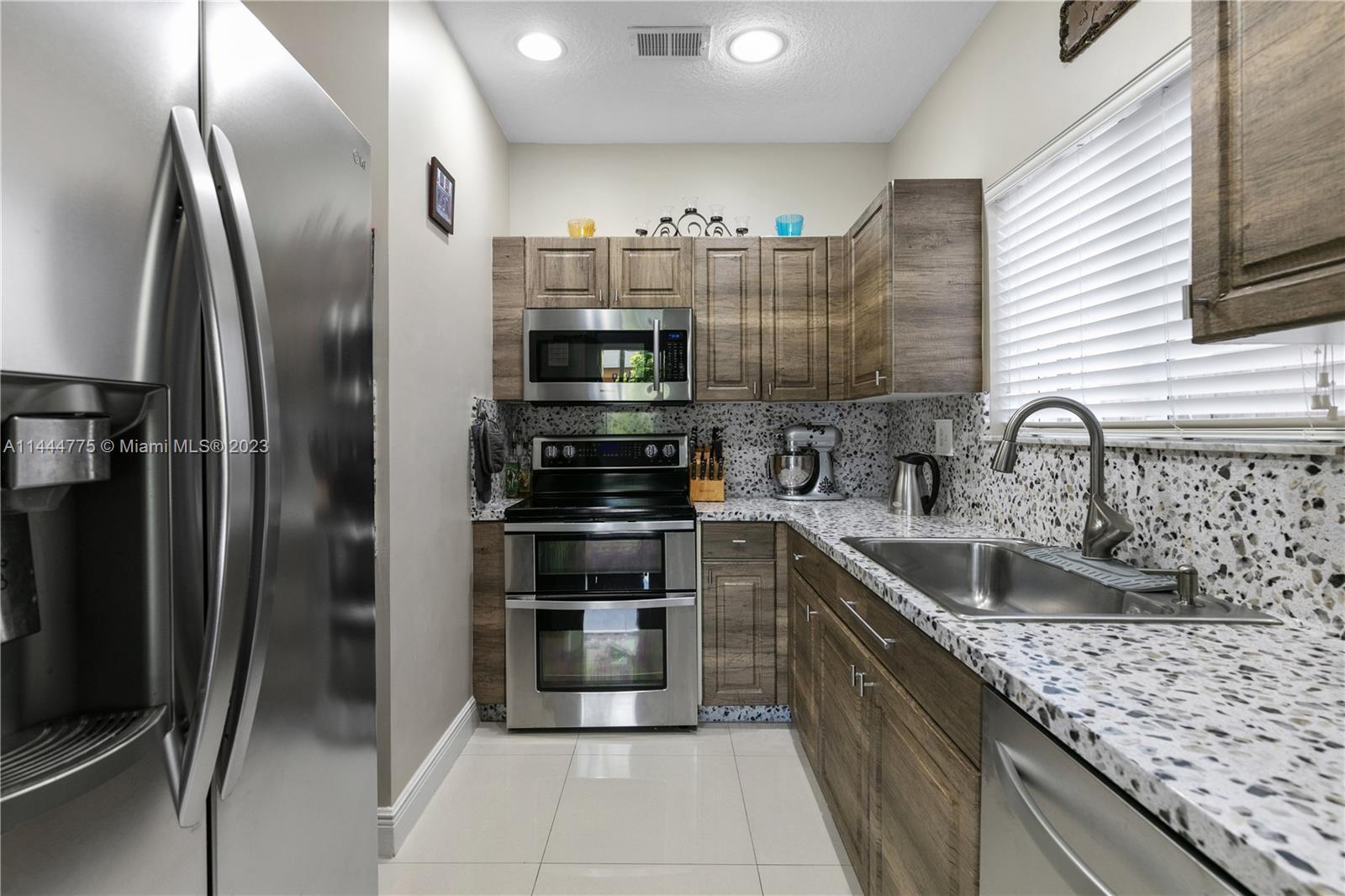 MEGHANS PLACE - Residential