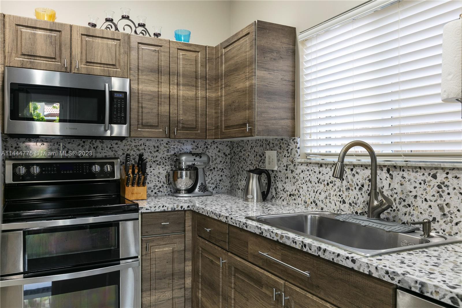 MEGHANS PLACE - Residential