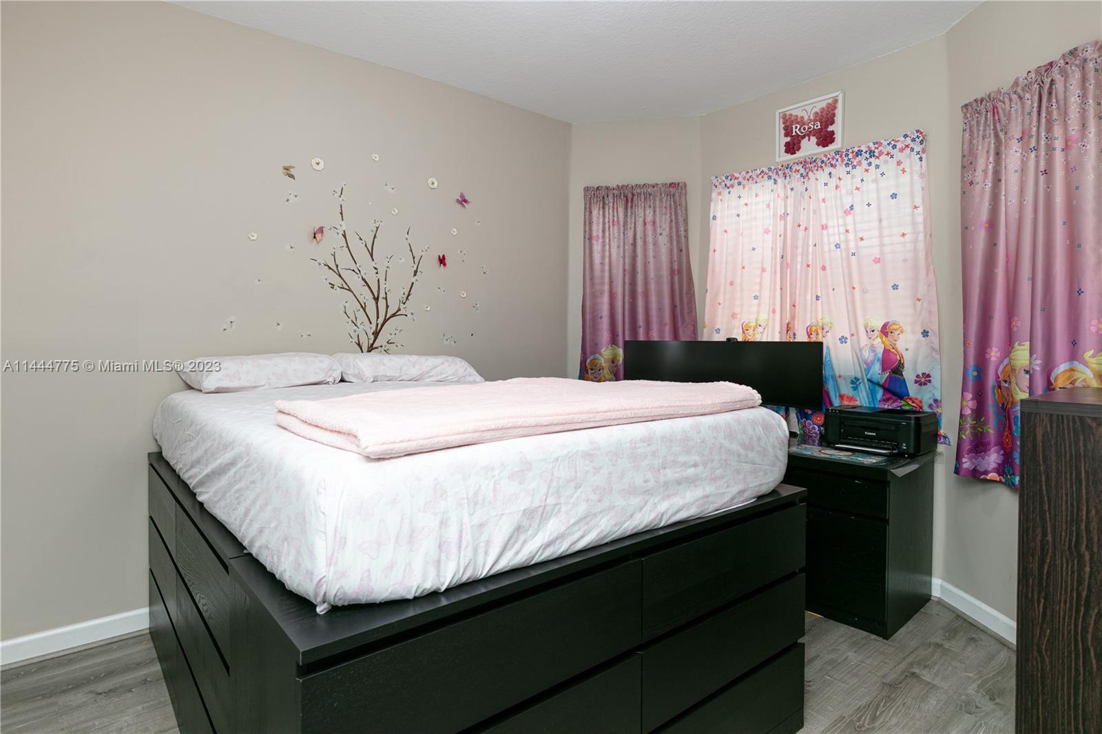 MEGHANS PLACE - Residential