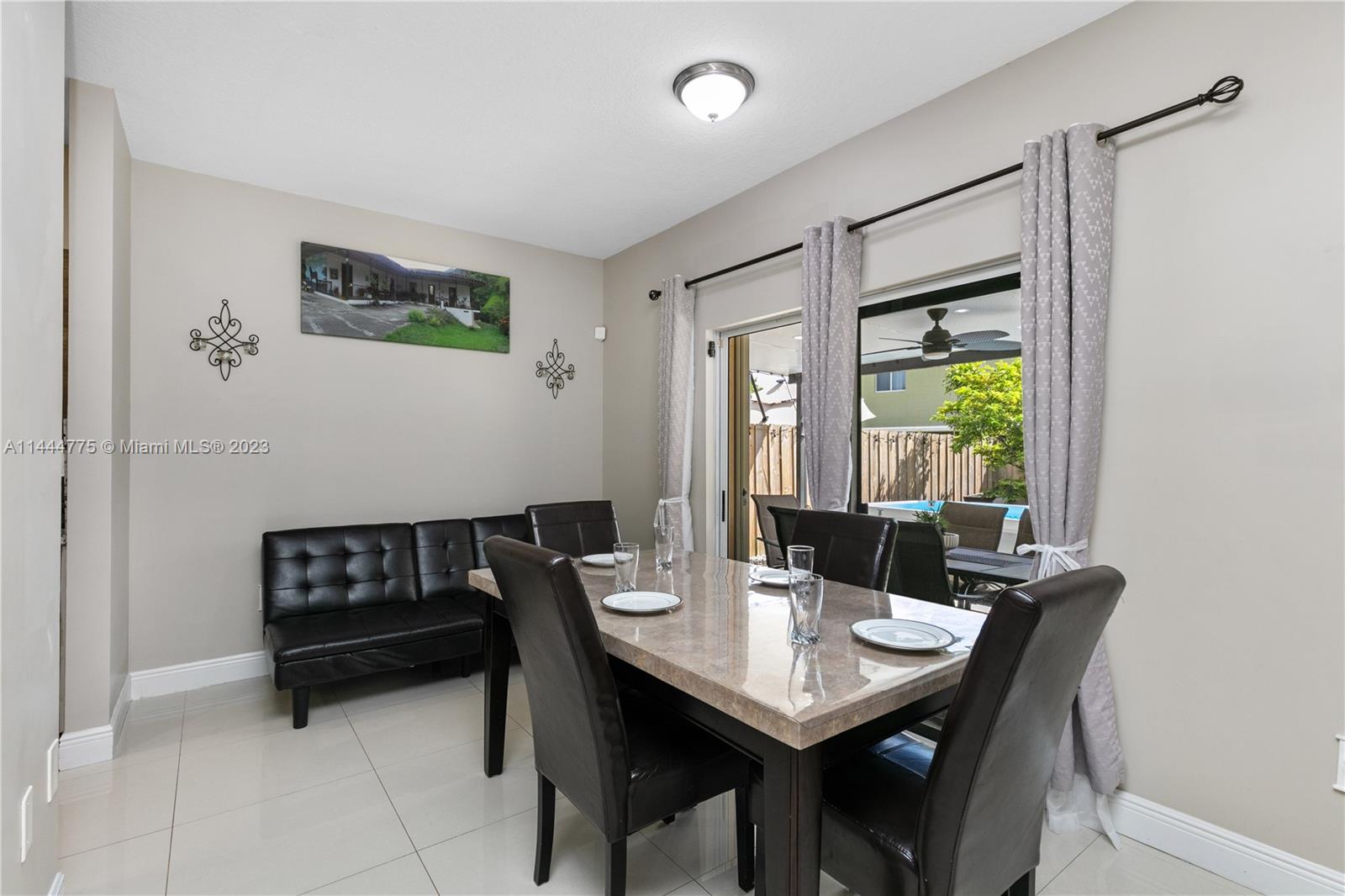 MEGHANS PLACE - Residential