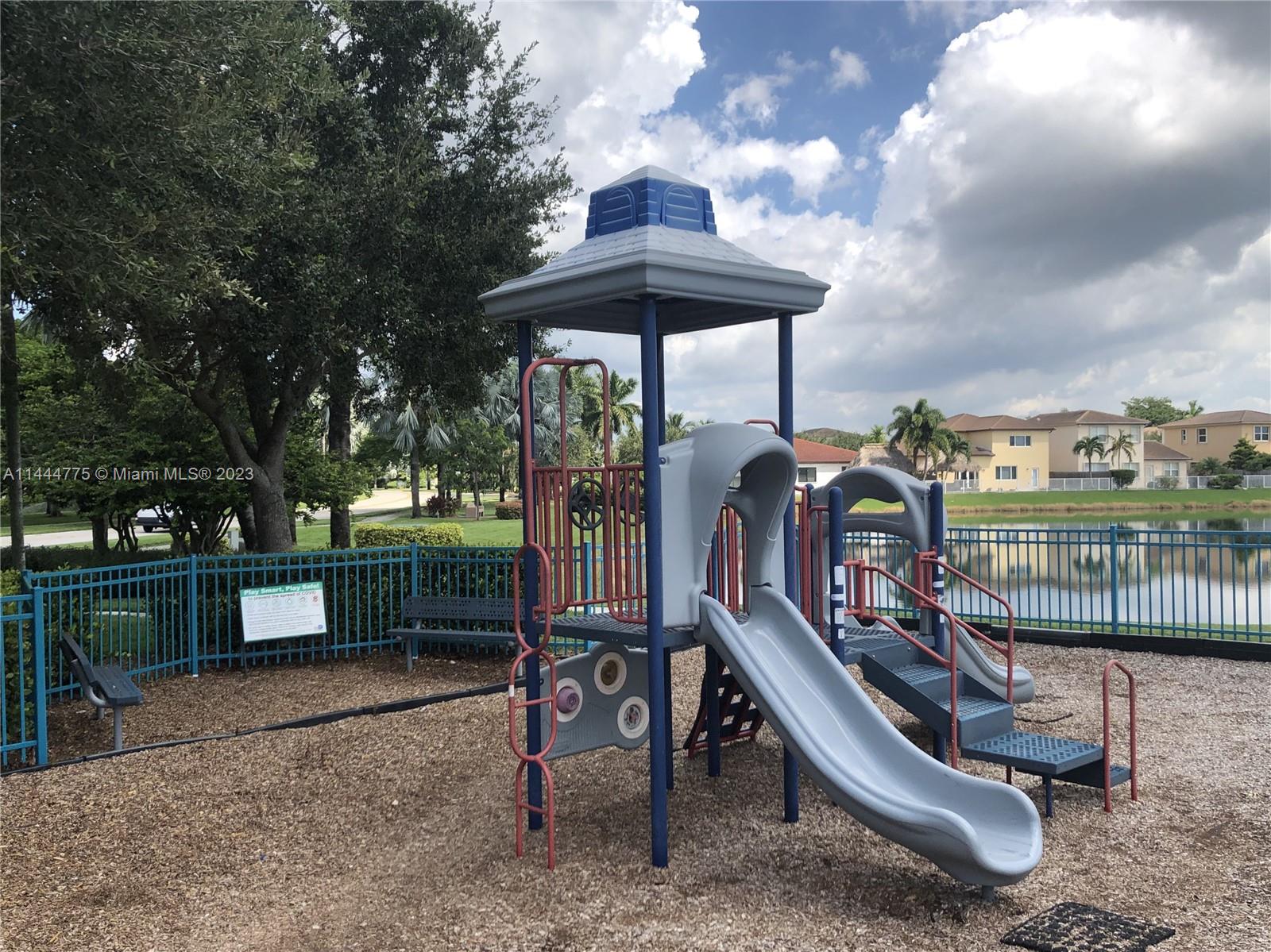 MEGHANS PLACE - Residential