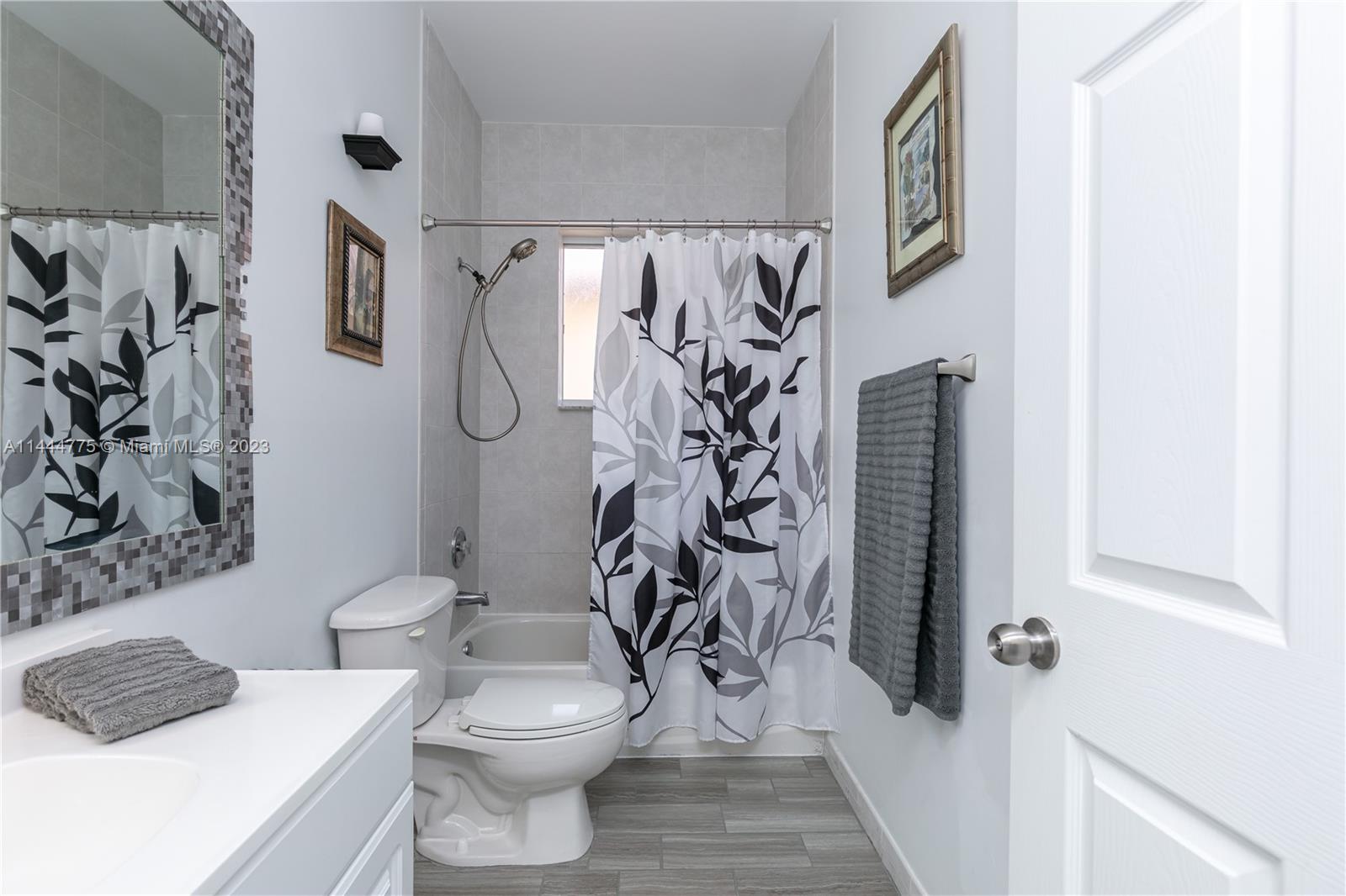 MEGHANS PLACE - Residential