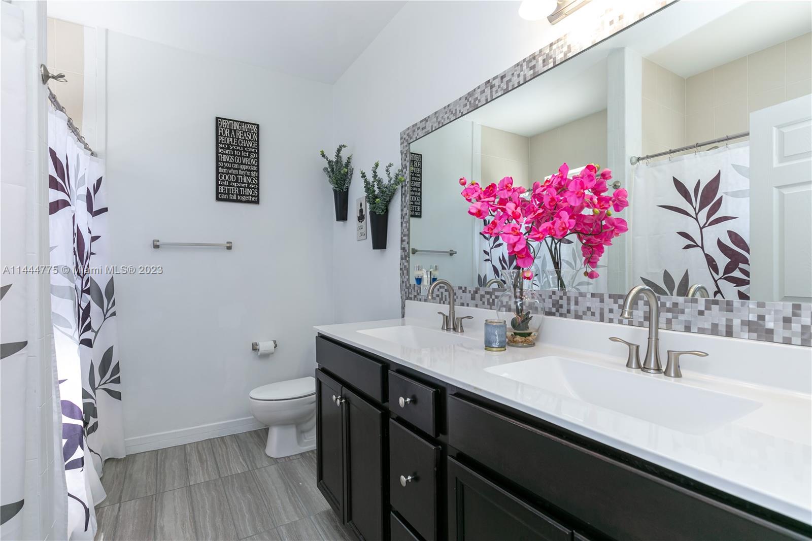 MEGHANS PLACE - Residential