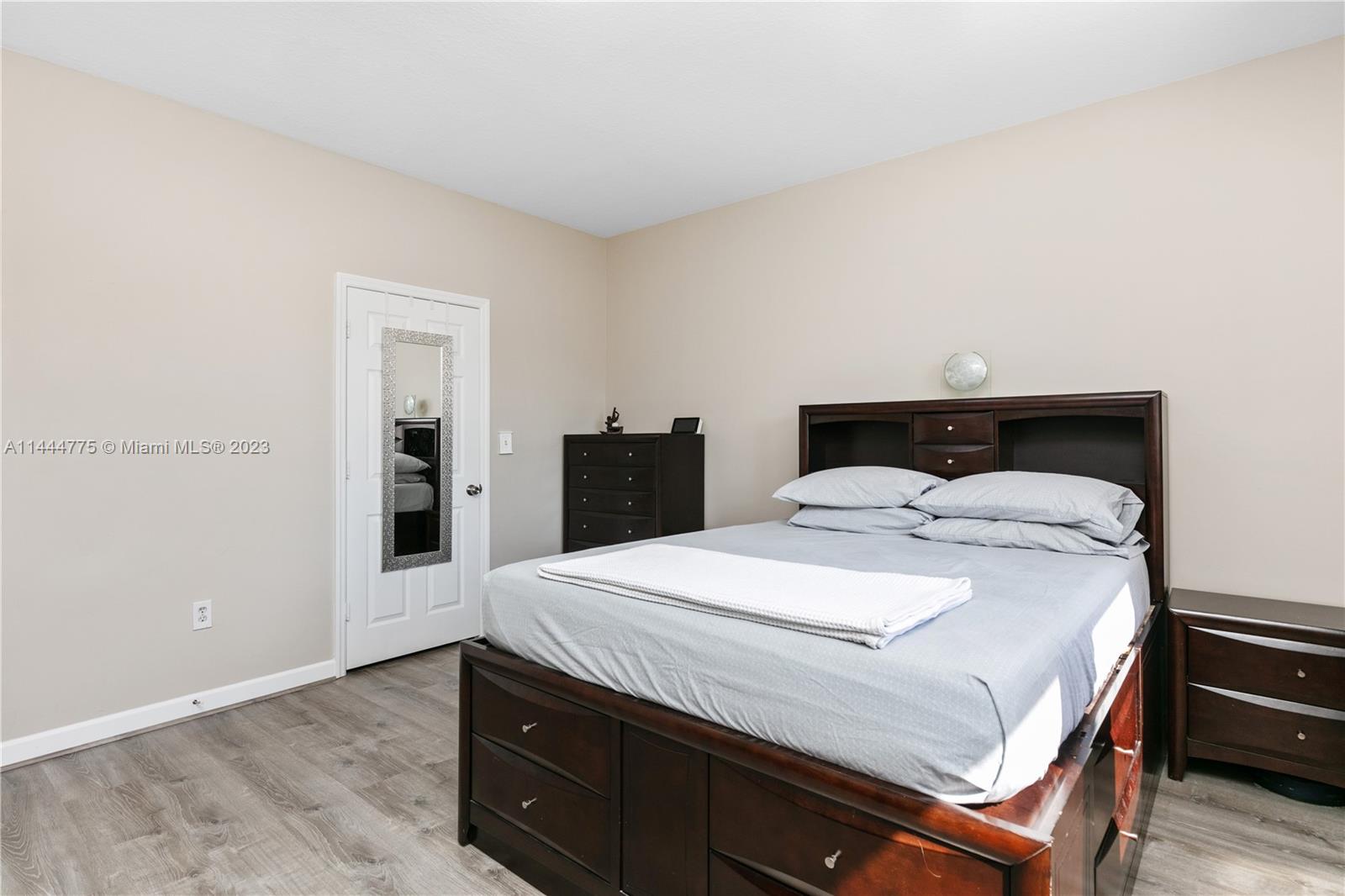 MEGHANS PLACE - Residential