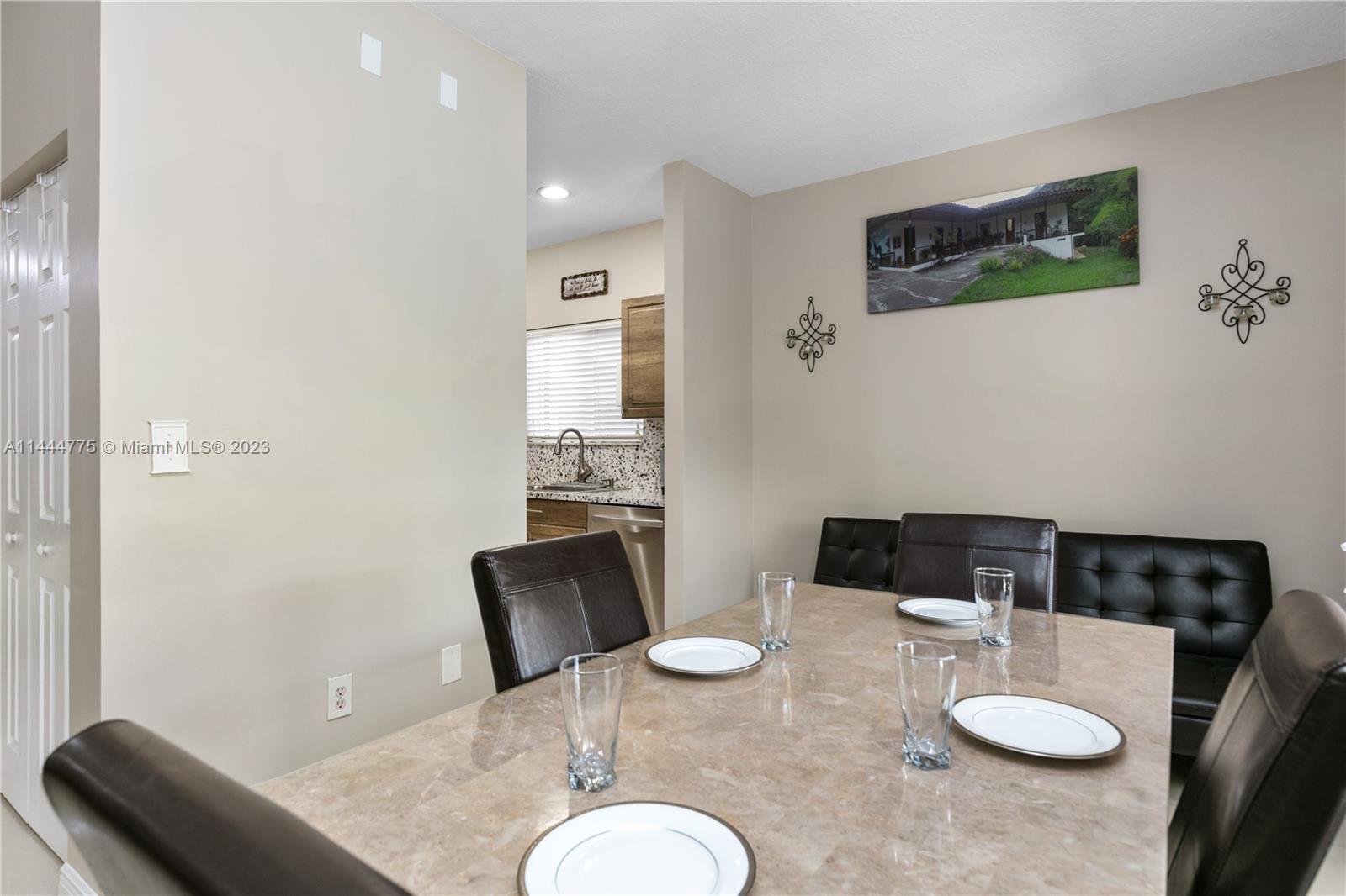 MEGHANS PLACE - Residential