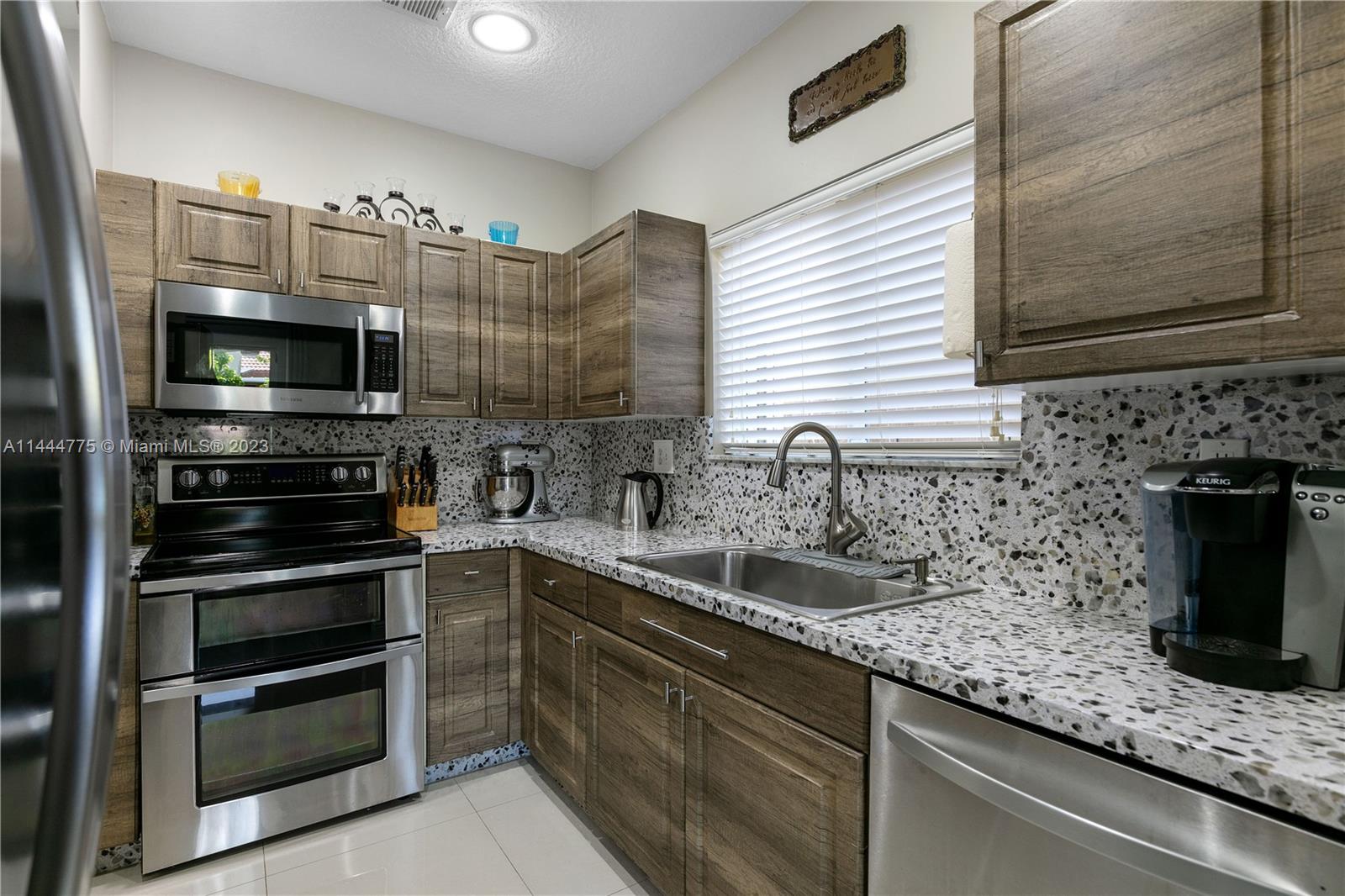 MEGHANS PLACE - Residential