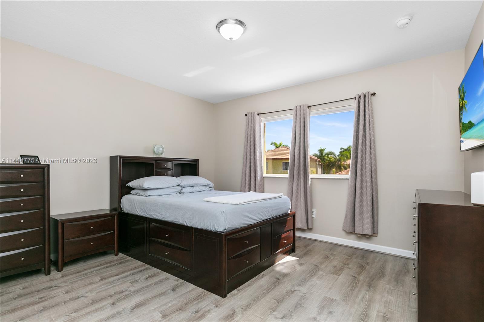 MEGHANS PLACE - Residential