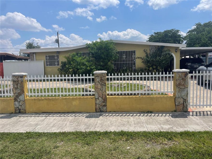 Stand-alone building studio with no kitchen but a sink for washing dishes, etc, 300 sq ft, parking for 1 car. Walk to SW 40th Street, half block to restaurants, shops, Walgreens, CVS, Banks, etc. It is not attached to the main house; it has an independent entrance: first month and a 1-month deposit. Stable work is a must. Not pet-friendly.  Max 2 persons. Water and electricity are included in the price, and 1 parking space.