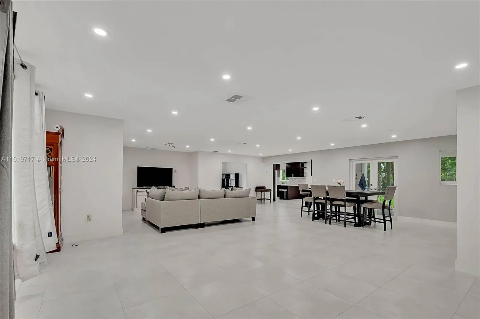 Palmetto Bay, Florida 33157, United States, 4 Bedrooms Bedrooms, ,2 BathroomsBathrooms,Residential,Pending,52836