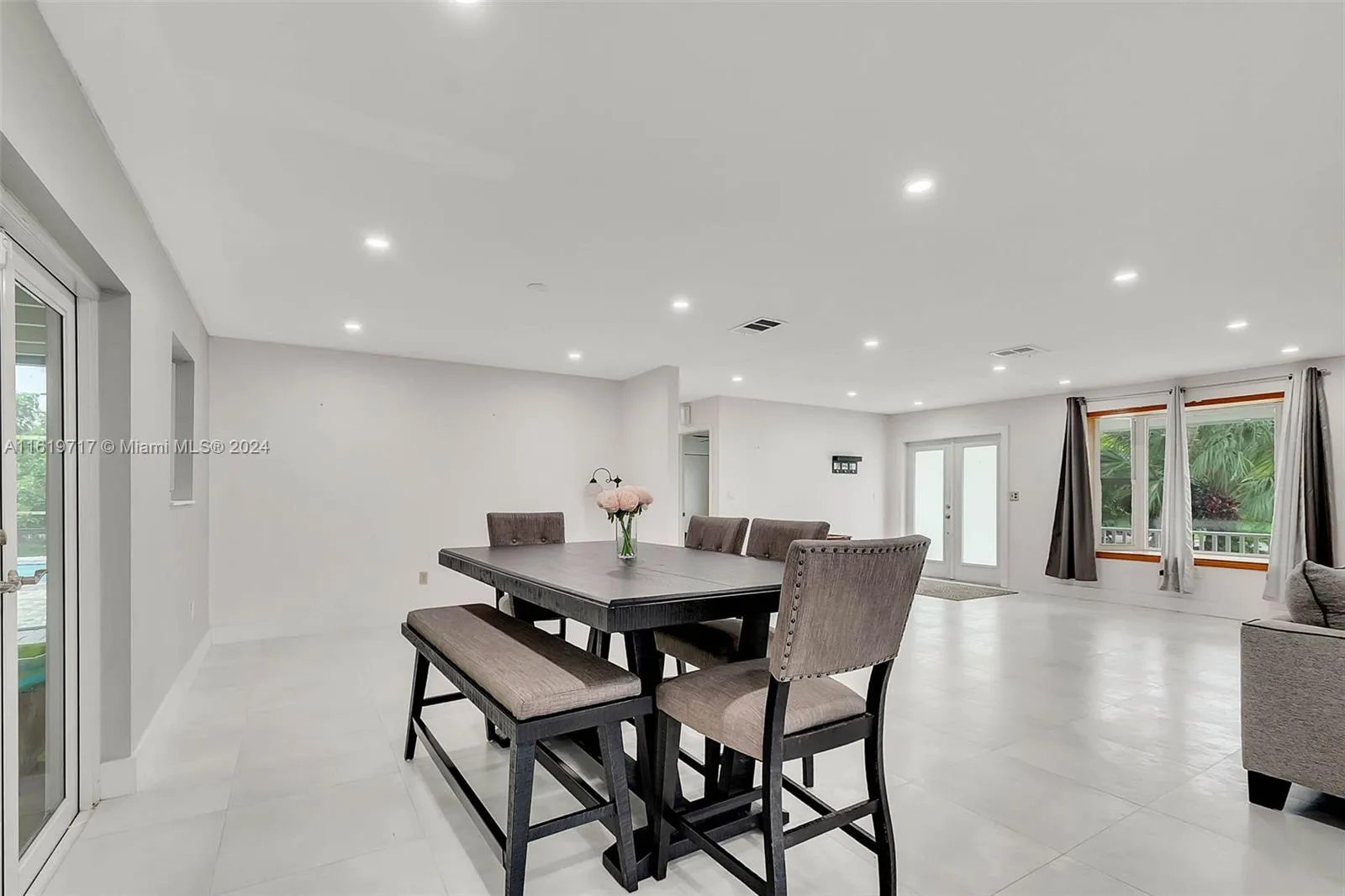 Palmetto Bay, Florida 33157, United States, 4 Bedrooms Bedrooms, ,2 BathroomsBathrooms,Residential,Pending,52836