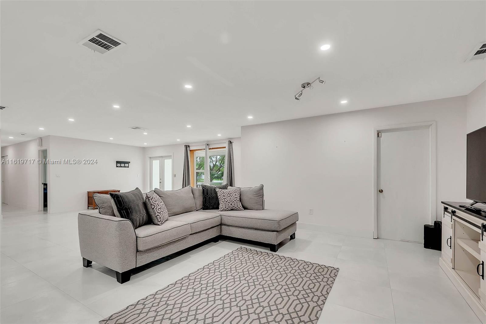 CORAL REEF ESTATES 2ND AD - Residential