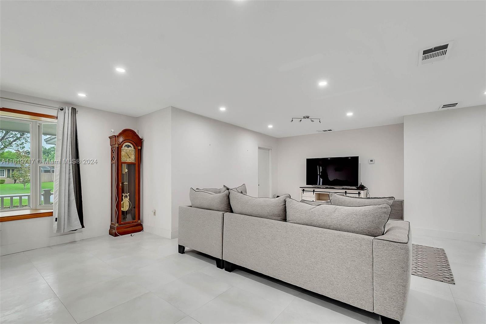 CORAL REEF ESTATES 2ND AD - Residential