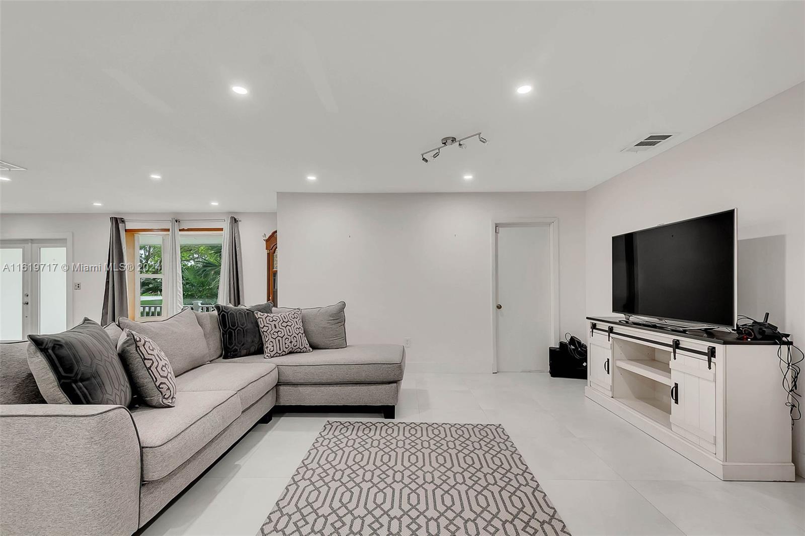 CORAL REEF ESTATES 2ND AD - Residential