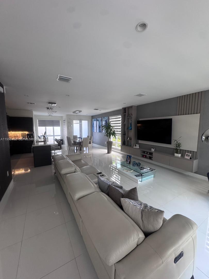 LANDMARK AT DORAL - Residential