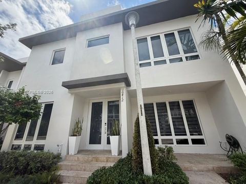 Photo of 10412 NW 63rd Ter, Doral, FL 33178 (MLS # A11996452)