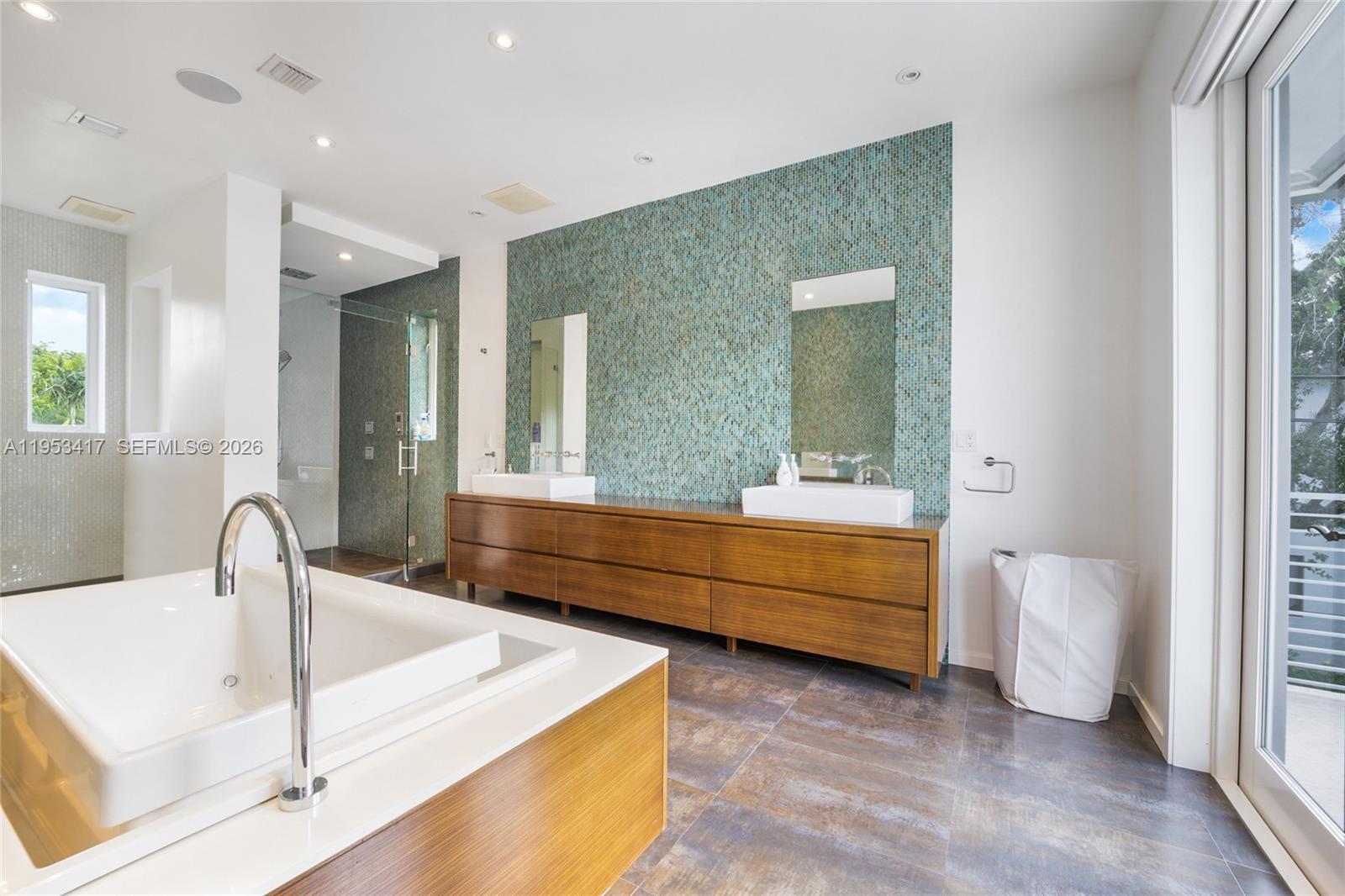 CORAL GABLES RIVIERA SEC - Residential