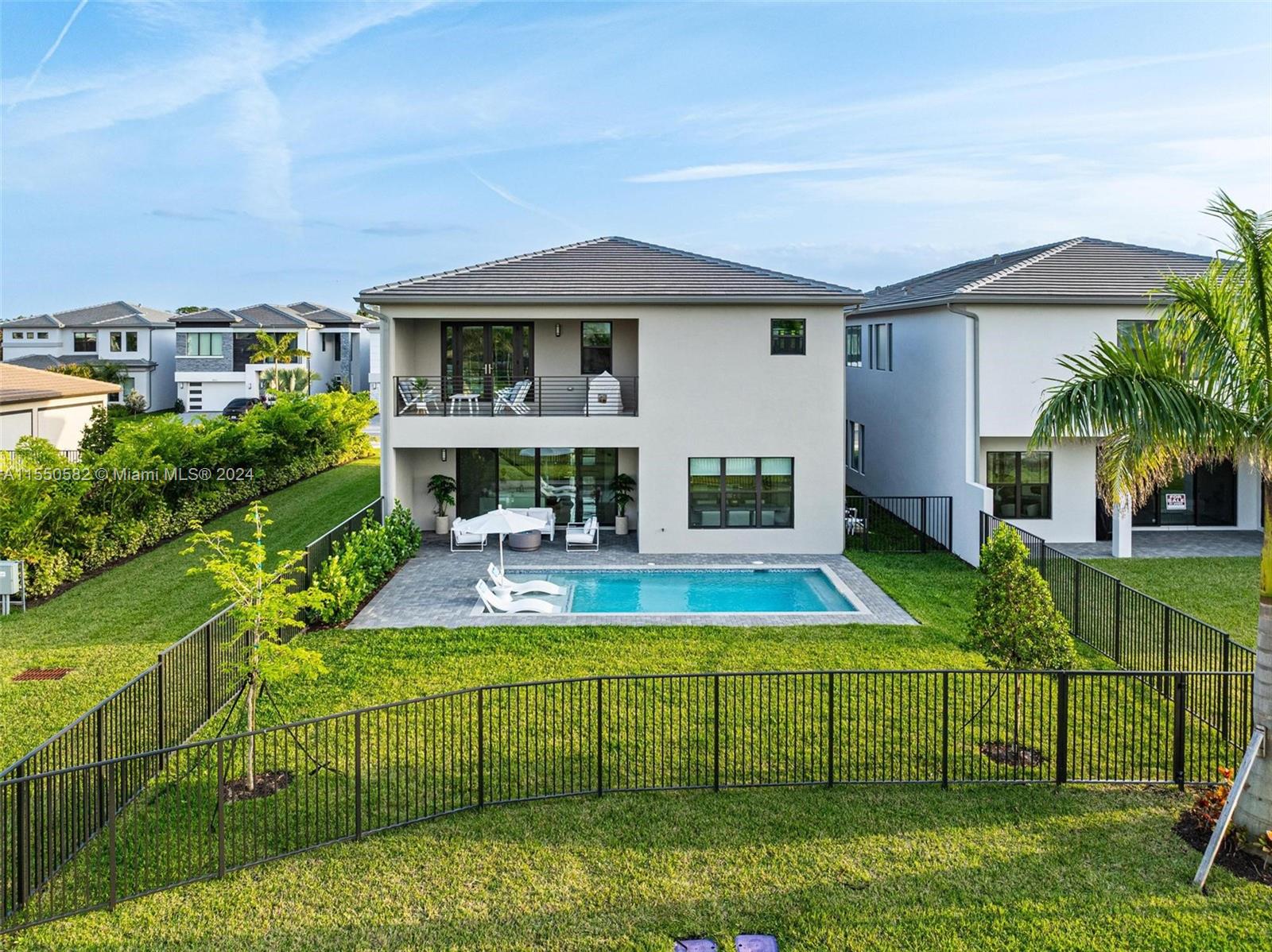 LOTUS PALM - Residential