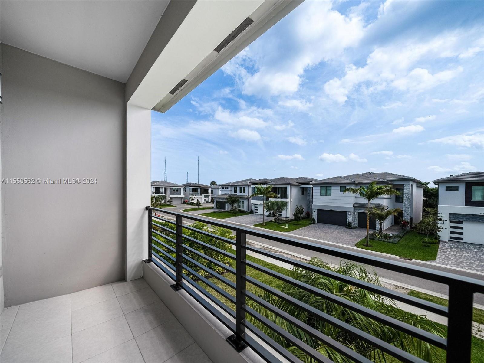 LOTUS PALM - Residential