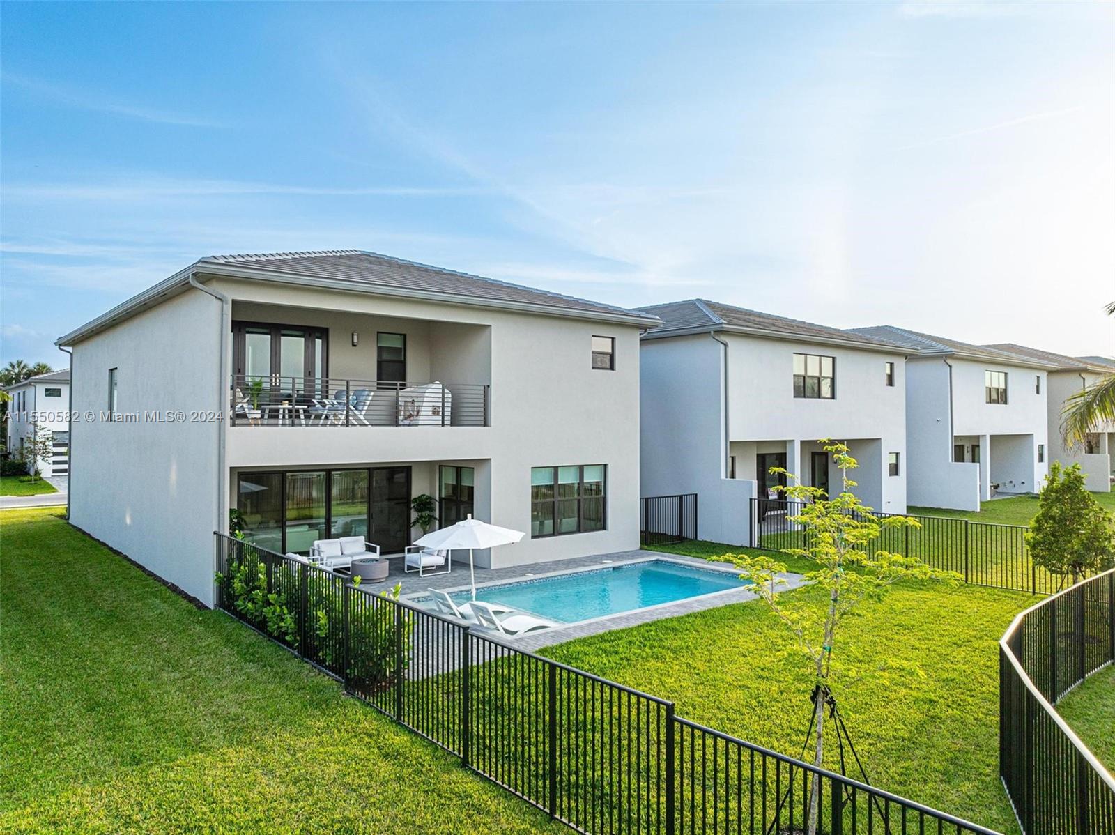 LOTUS PALM - Residential