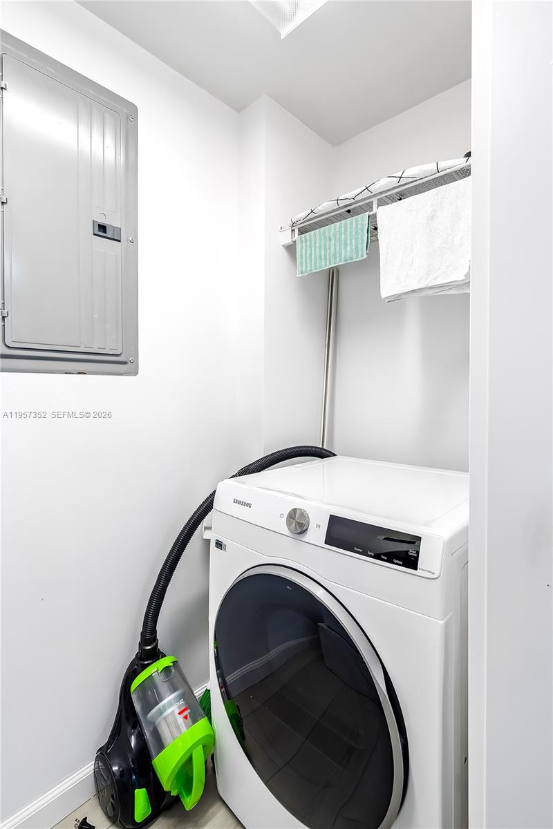 THE COLLINS CONDO - Residential Lease