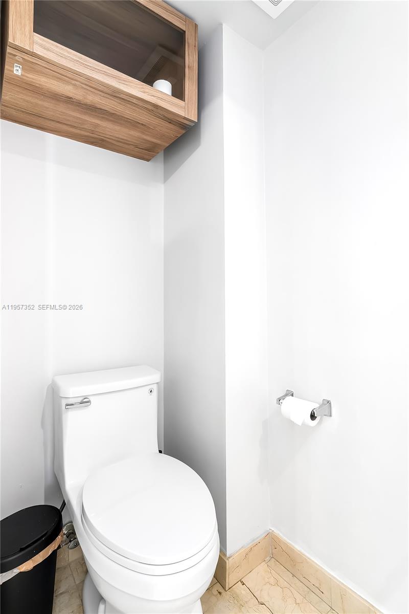 THE COLLINS CONDO - Residential Lease