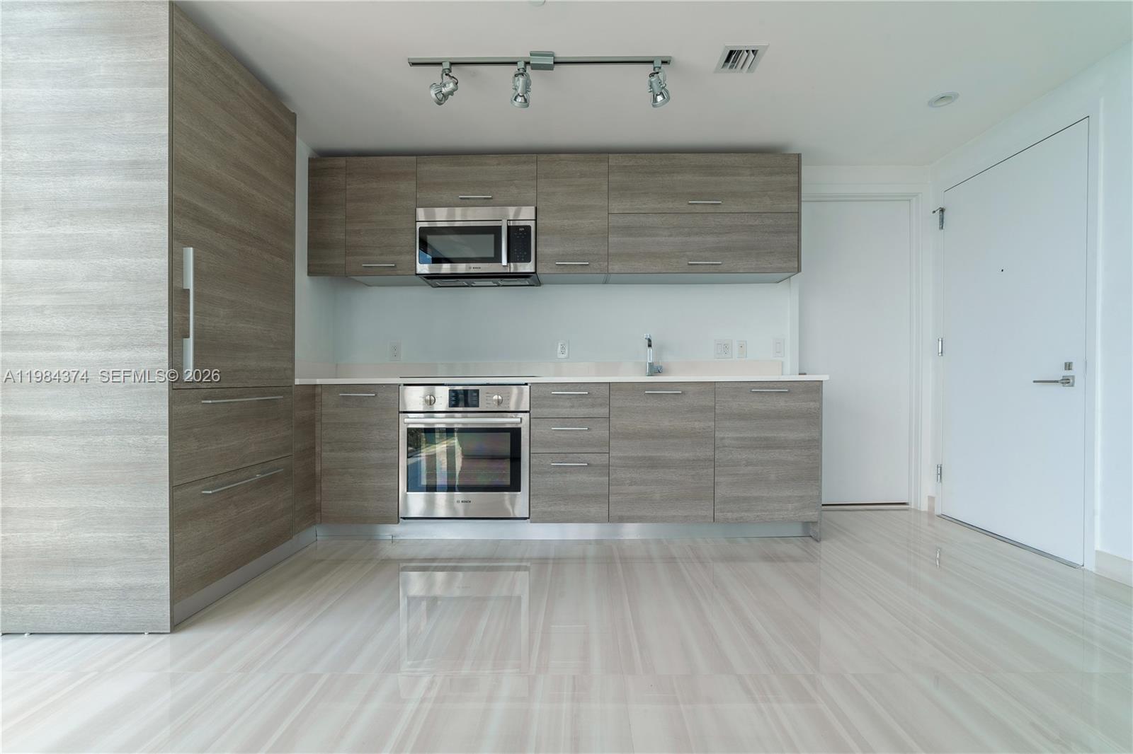 PARAISO BAY CONDO - Residential Lease