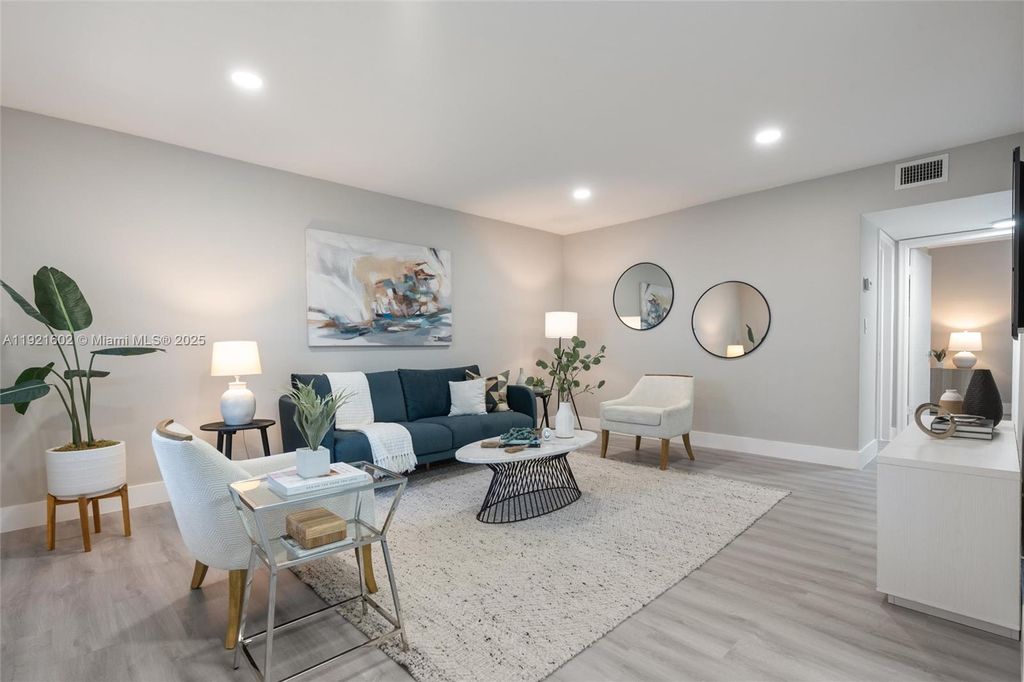 Photo of 1350 NE 5th Ter #5, Fort Lauderdale, FL 33304 (MLS # A11921602)