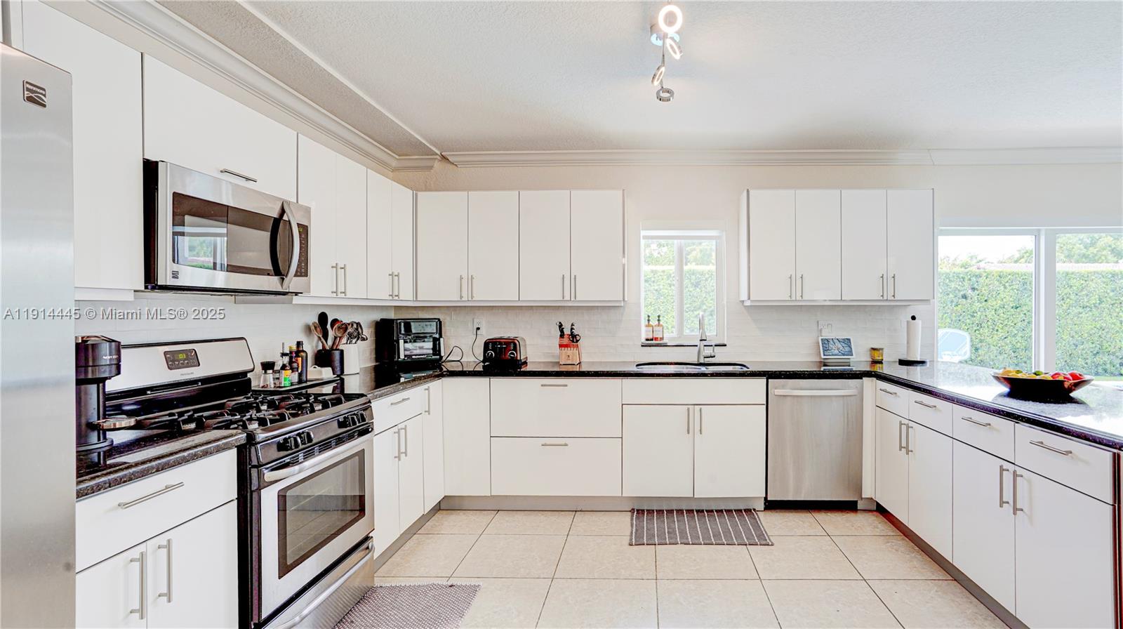 DARLINGTON MANOR 1ST ADDN - Residential