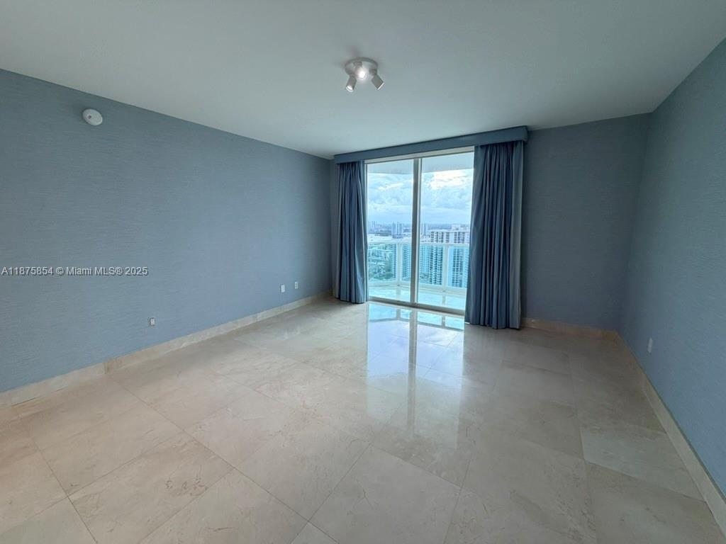 THE PENINSULA II CONDO - Residential