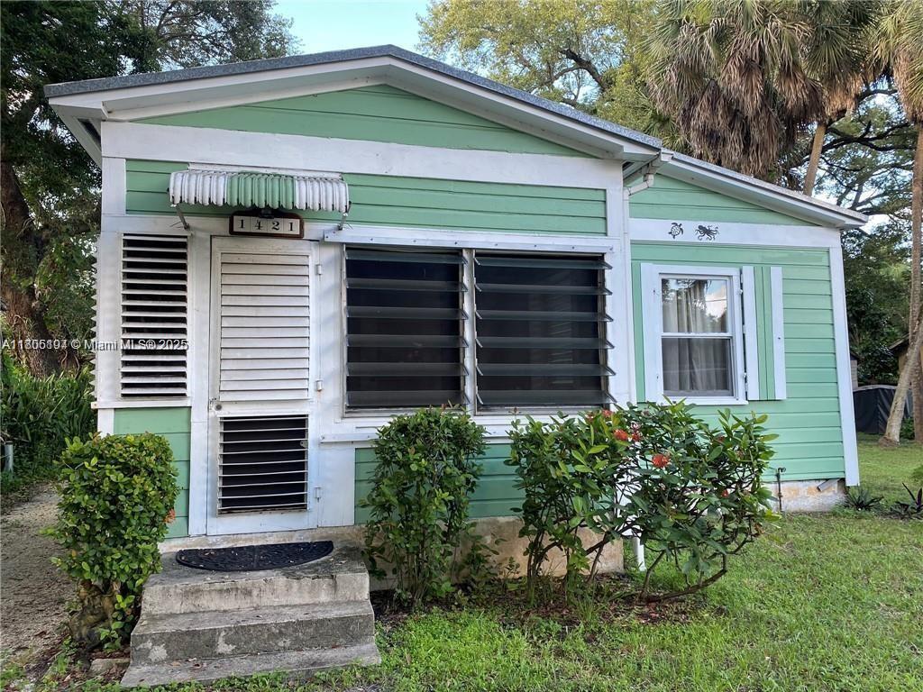 Property for Sale at 1421 Sw 27th Ct, Fort Lauderdale, Broward County, Florida - Bedrooms: 2 
Bathrooms: 1  - $315,000