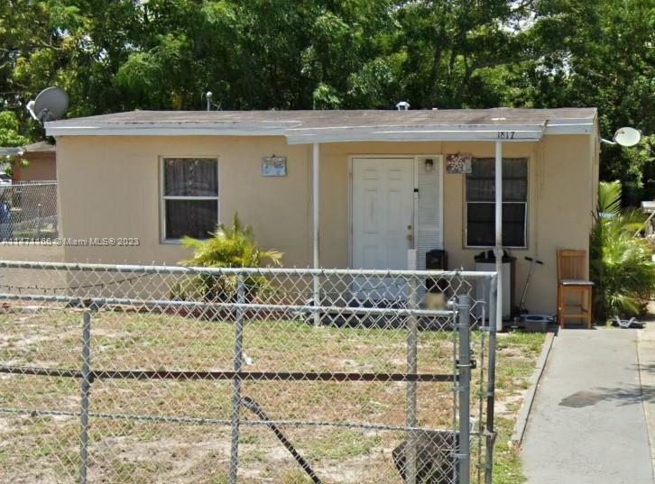 LAUDERDALE MANOR HOMESITE - Residential