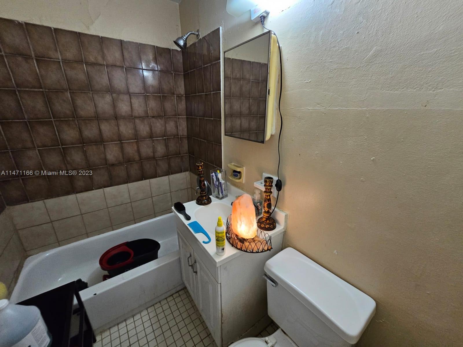 LAUDERDALE MANOR HOMESITE - Residential