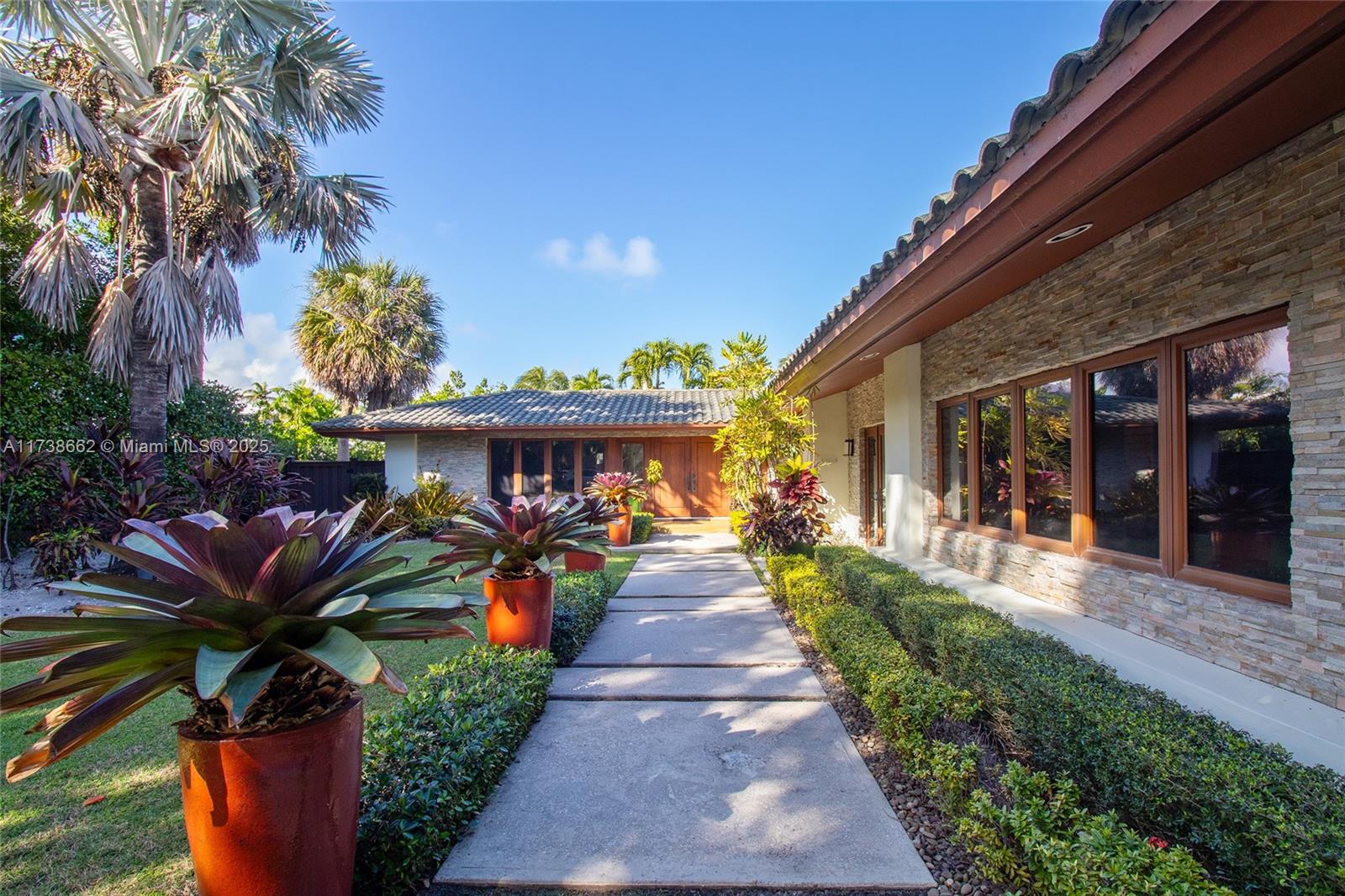 2425 Barcelona Dr, Fort Lauderdale, Broward County, Florida - 3 Bedrooms  
3 Bathrooms - 