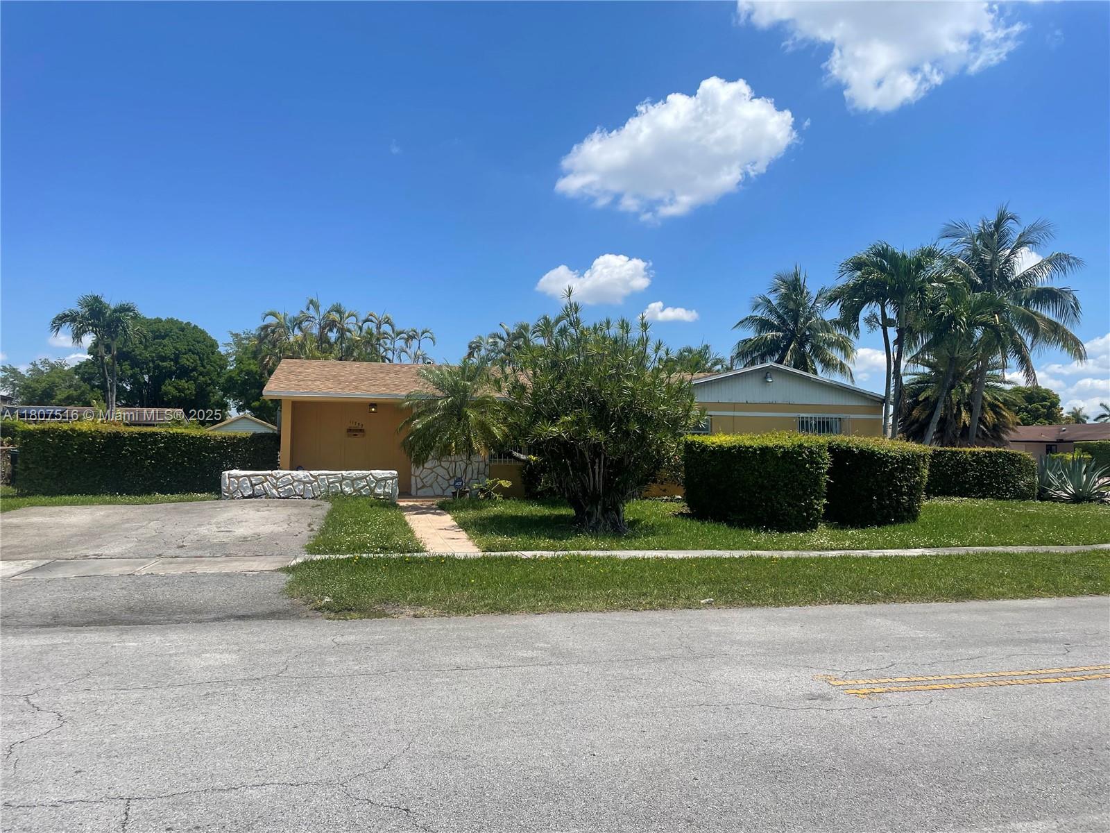 11753 Sw 32nd St, Miami, Broward County, Florida - 3 Bedrooms  
2 Bathrooms - 