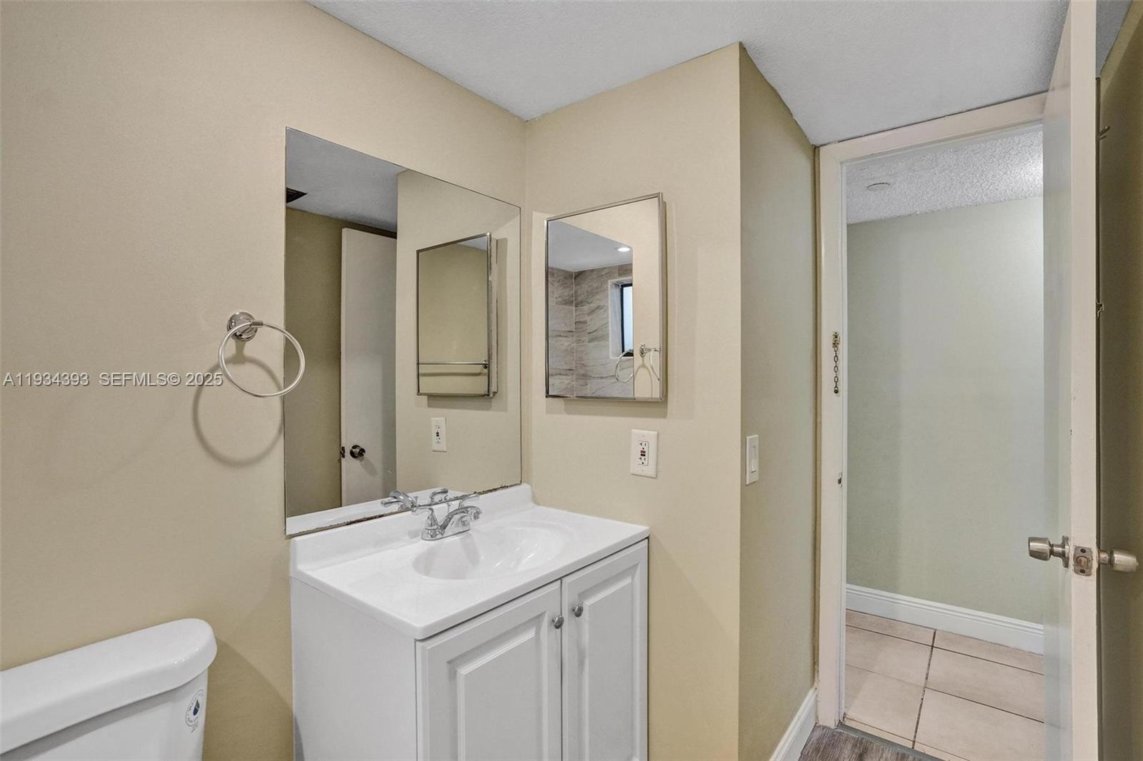 Horizons West Condo #6 - Residential