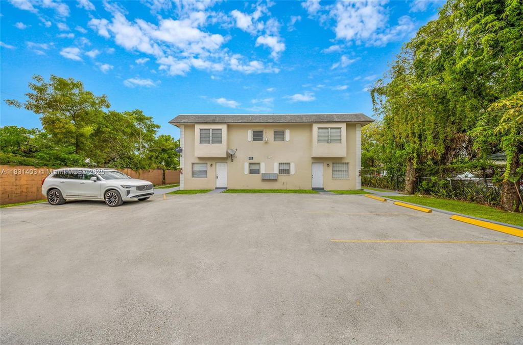 Photo of 842 NW 1st Ave, Fort Lauderdale, FL 33311 (MLS # A11831403)