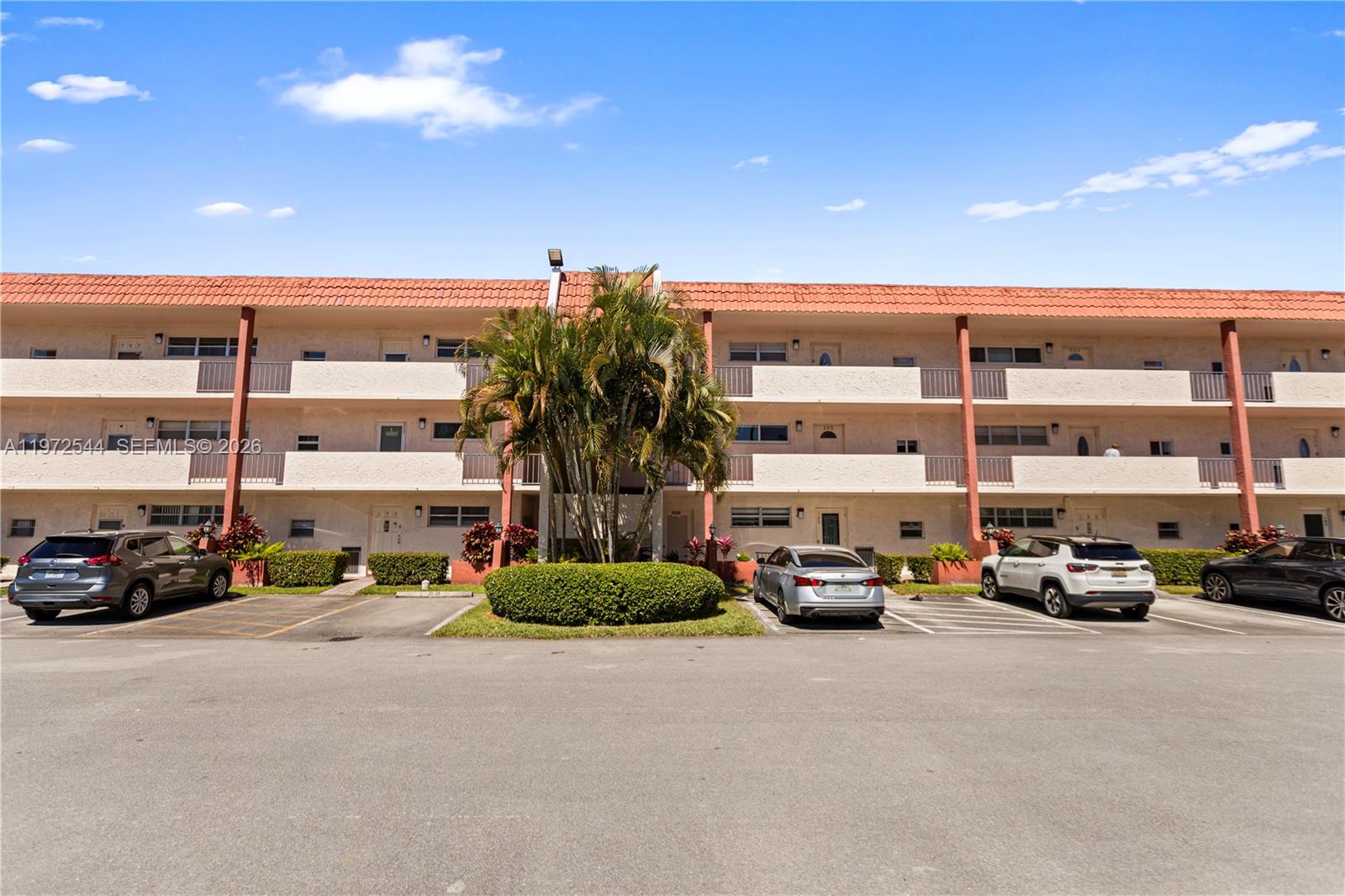 HOLLYBROOK GOLF AND - Residential