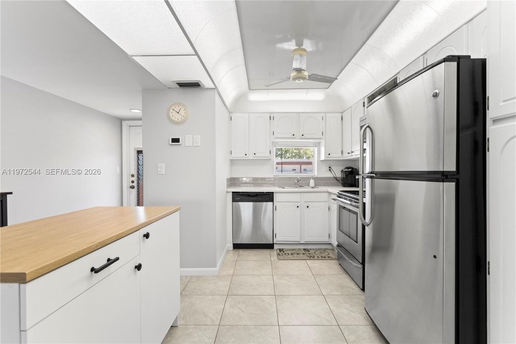 Photo of 9523 S Hollybrook Lake Dr #21-307, Pembroke Pines, FL 33025 (MLS # A11972544)